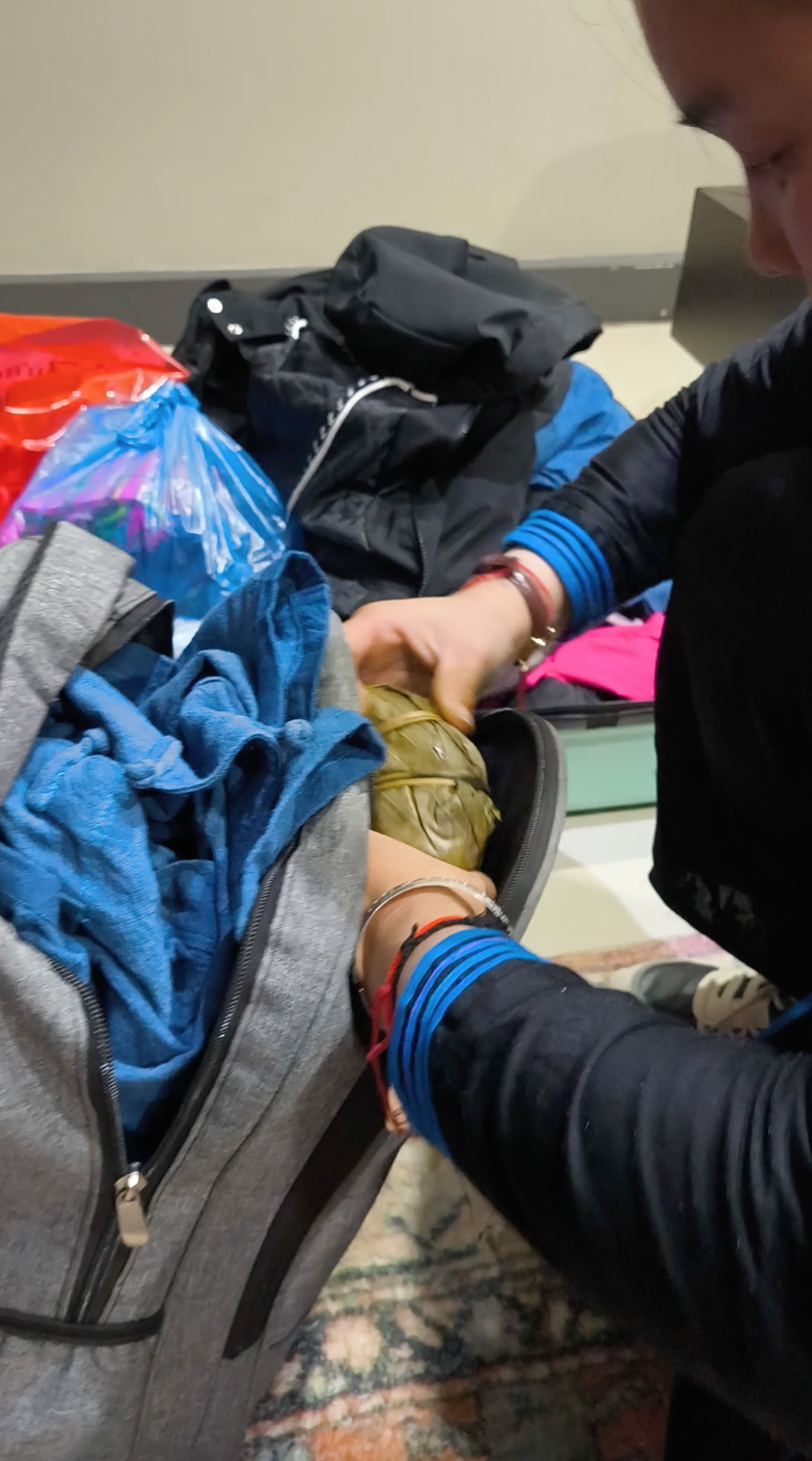 2 thứ được chị Thông mang từ tận Bản Liền và TP.HCM, mất gần 1 ngày di chuyển mới tới nơi - Ảnh 4.