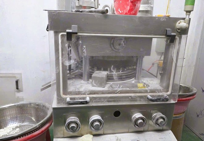 Hé lộ thủ đoạn tinh vi trong đường dây thuốc giả, thực phẩm chức năng hàng trăm tỉ đồng- Ảnh 4.