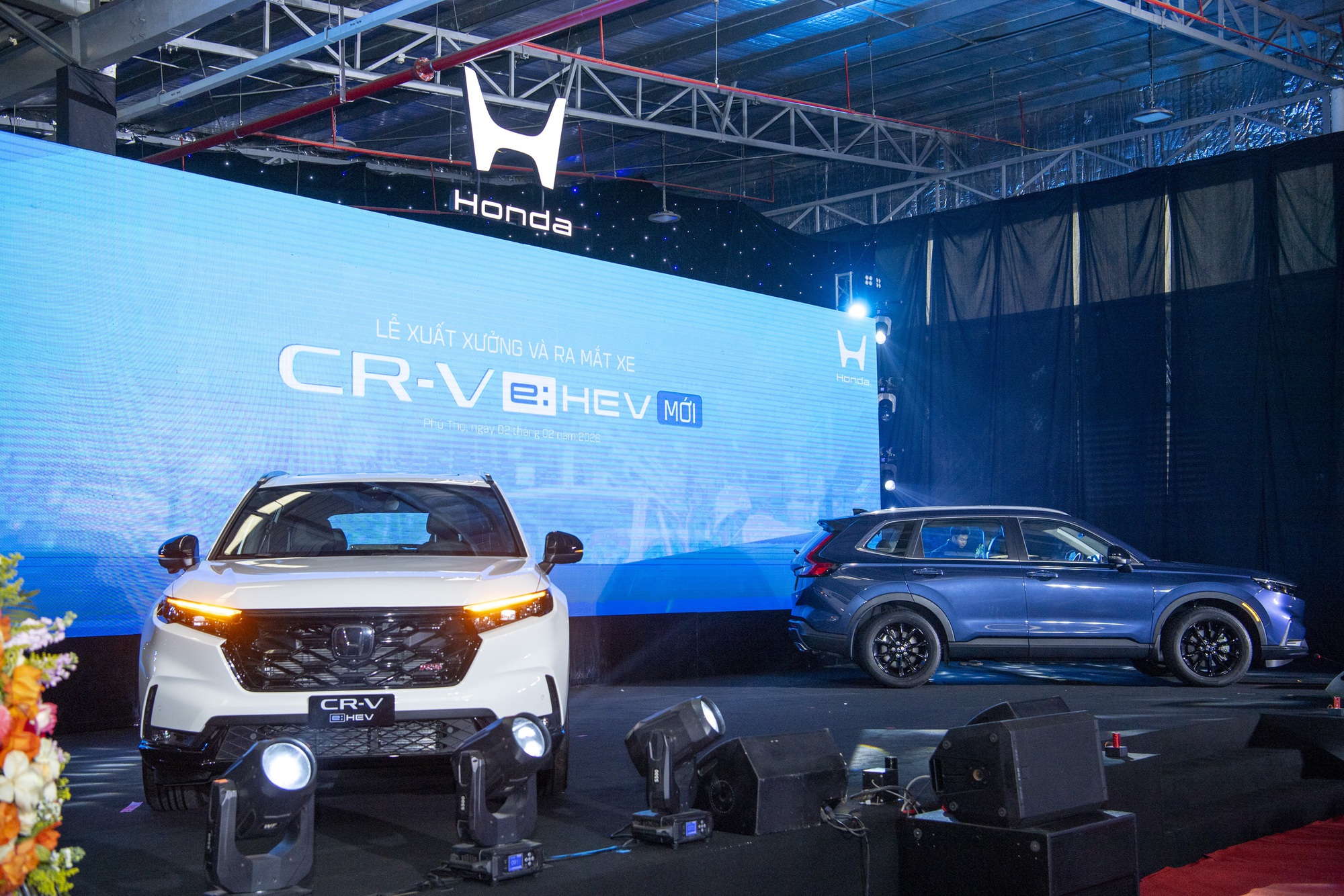 Mẫu xe CR-V hybrid bản RS lắp ráp chỉ giảm 9 triệu so với xe nhập khẩu Thái Lan - Honda Việt Nam có ý gì? - Ảnh 2.