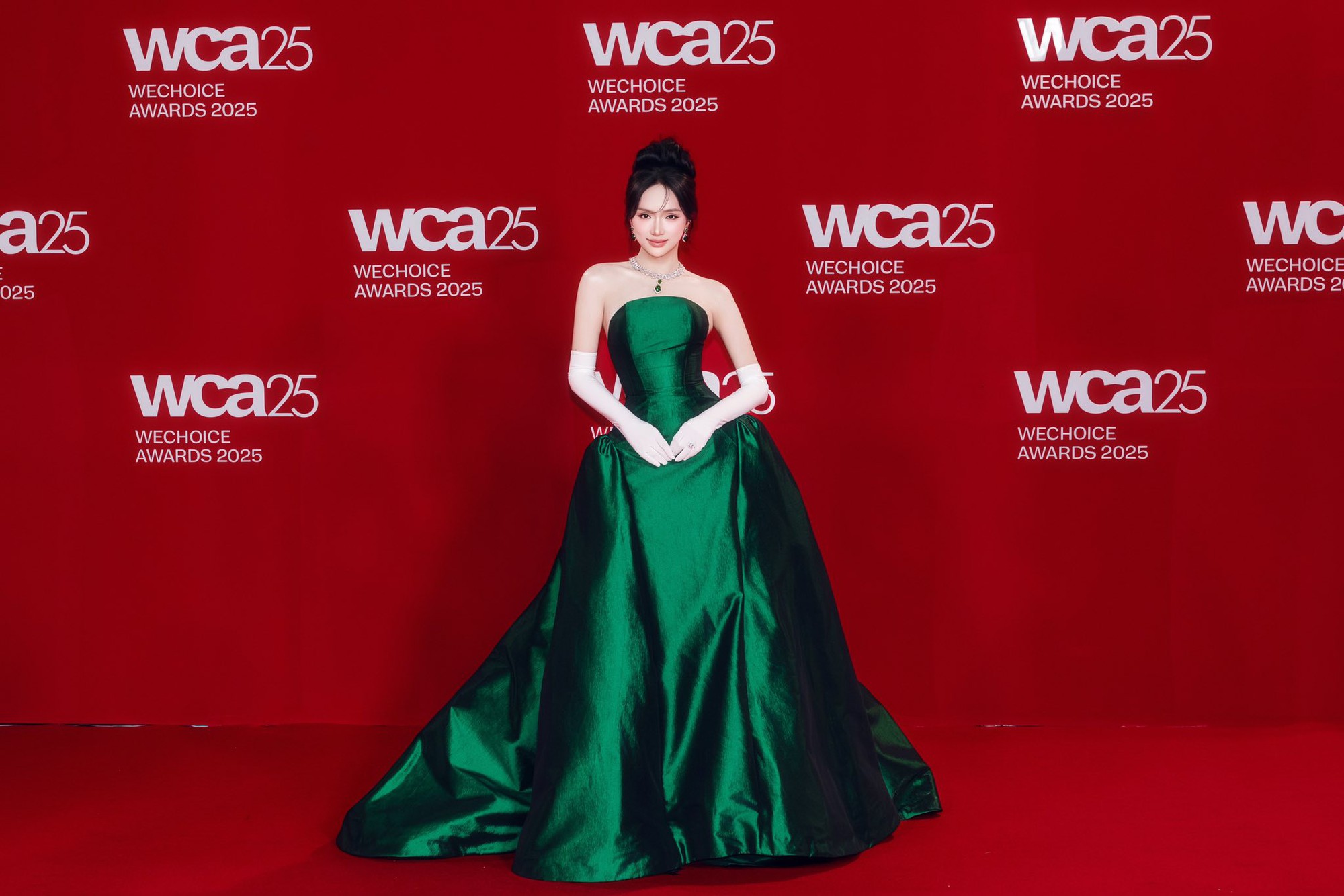 Hương Giang đẹp nuột, eo thắt bé xíu "chặt đẹp" loạt mỹ nhân: Rất thích dùng thứ này ăn thay cơm của người Việt, vừa đẹp vừa tốt sức khỏe - Ảnh 3.