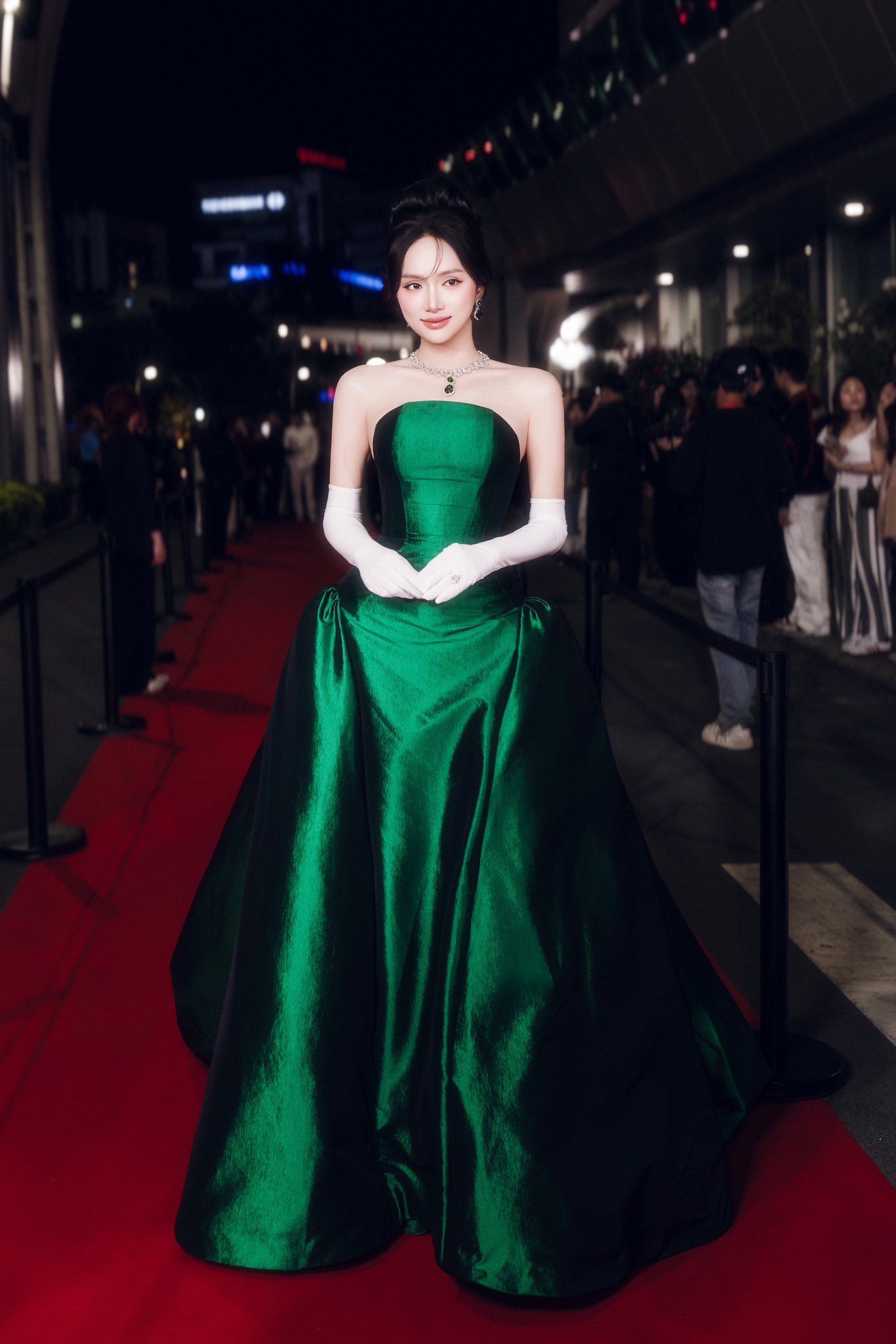 Hương Giang đẹp nuột, eo thắt bé xíu "chặt đẹp" loạt mỹ nhân: Rất thích dùng thứ này ăn thay cơm của người Việt, vừa đẹp vừa tốt sức khỏe - Ảnh 6.