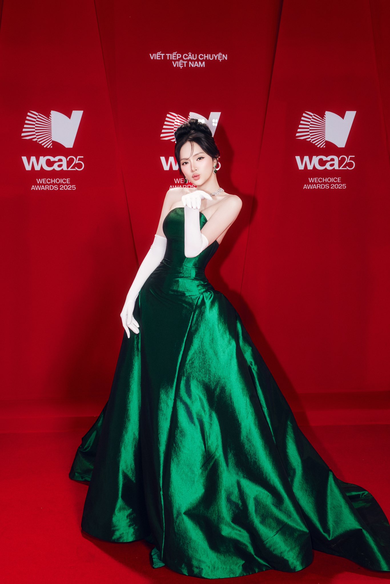 Hương Giang đẹp nuột, eo thắt bé xíu "chặt đẹp" loạt mỹ nhân: Rất thích dùng thứ này ăn thay cơm của người Việt, vừa đẹp vừa tốt sức khỏe - Ảnh 1.