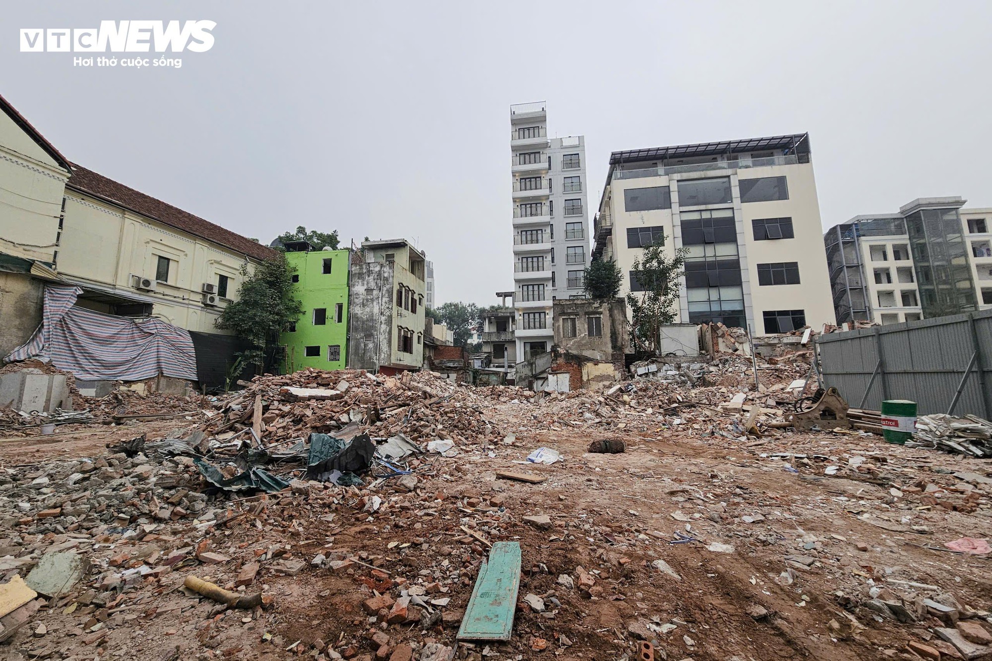 Sau di dời dân cư, khu vực ven Hồ Gươm bắt đầu thi công quảng trường- Ảnh 1.