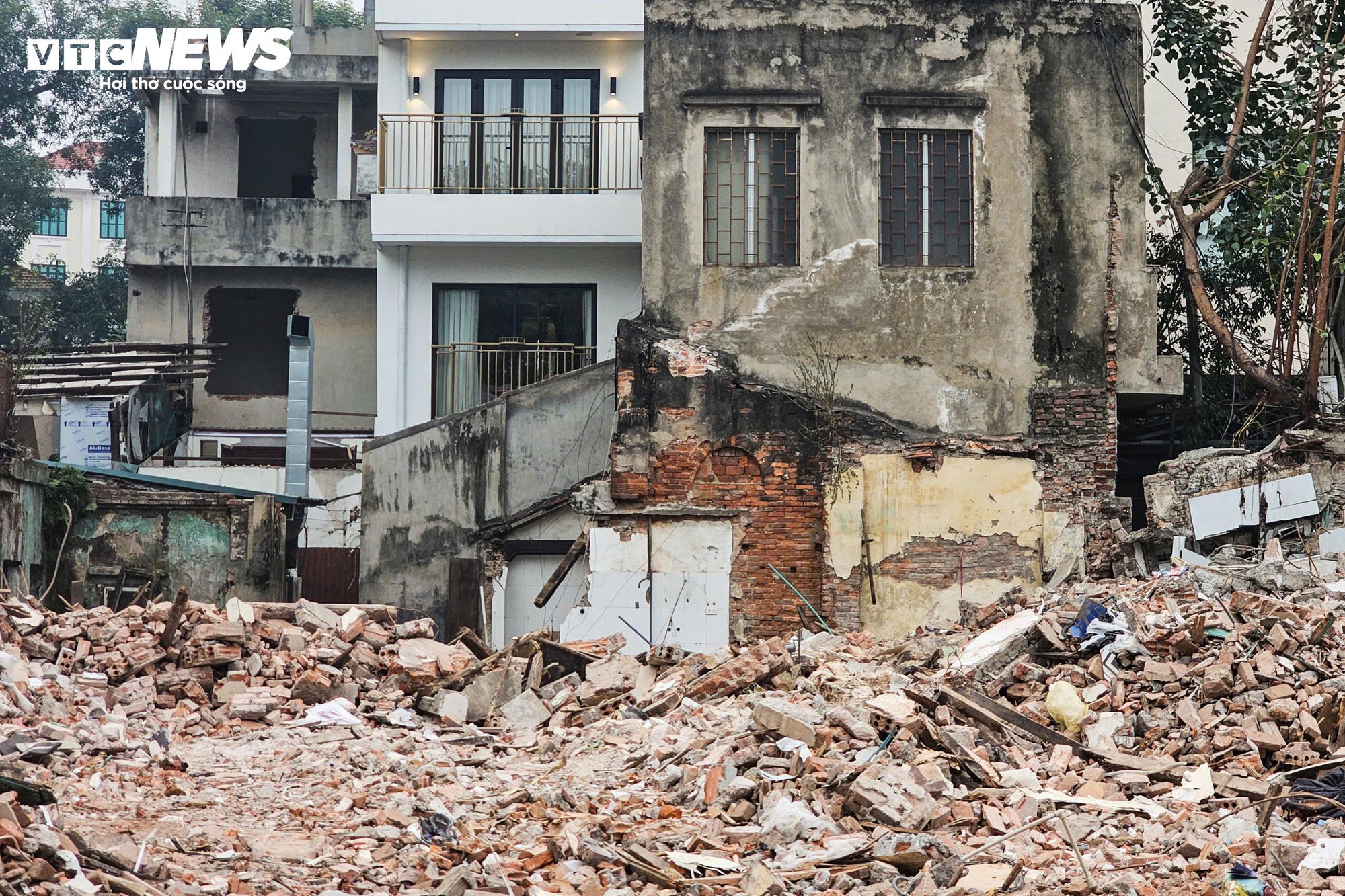 Sau di dời dân cư, khu vực ven Hồ Gươm bắt đầu thi công quảng trường- Ảnh 8.