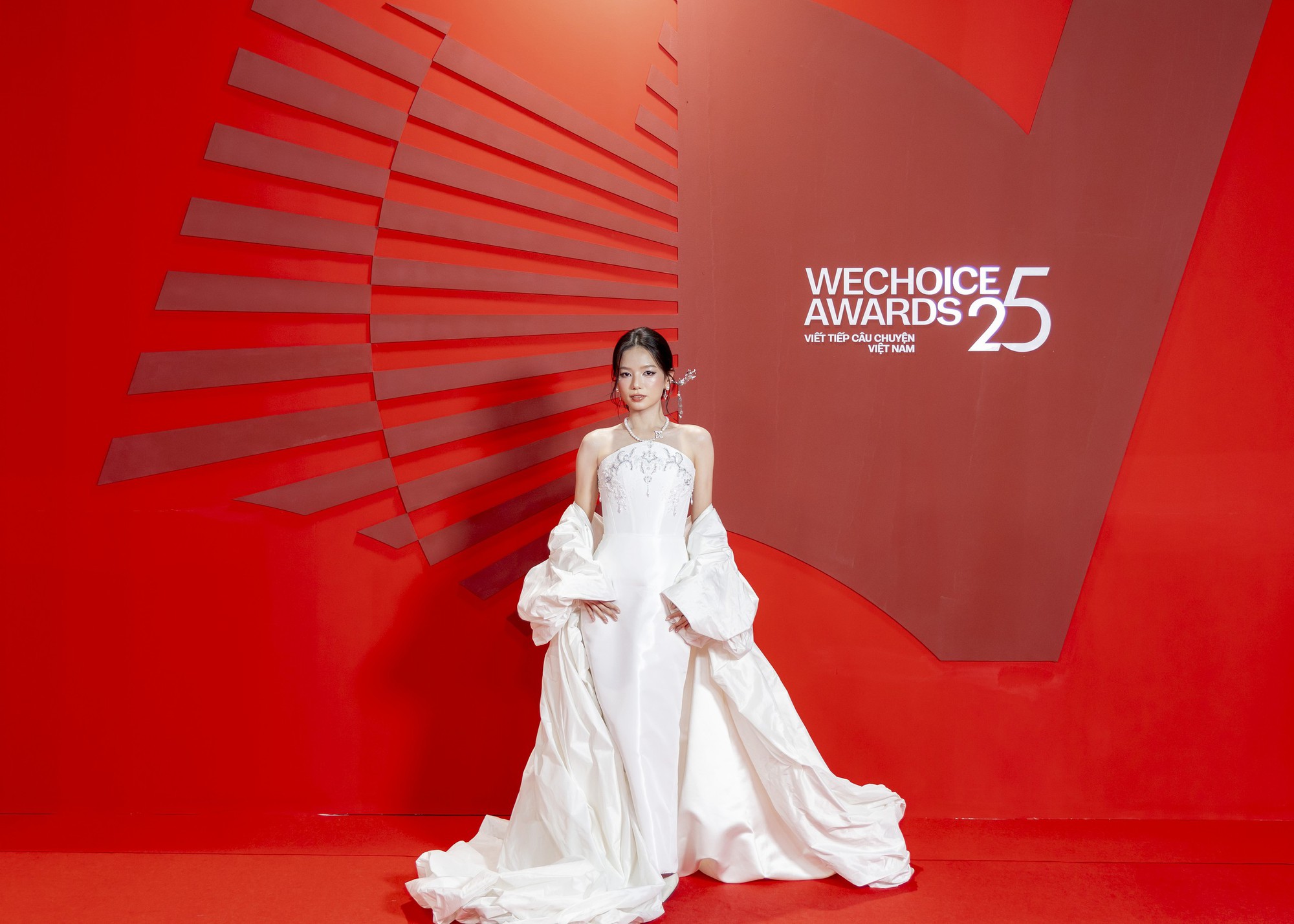 Mỹ nhân duy nhất xứng đáng là "thần tiên tỷ tỷ" ở WeChoice Awards 2025, mọi đường nét đều chuẩn tuyệt tác trời ban - Ảnh 7.