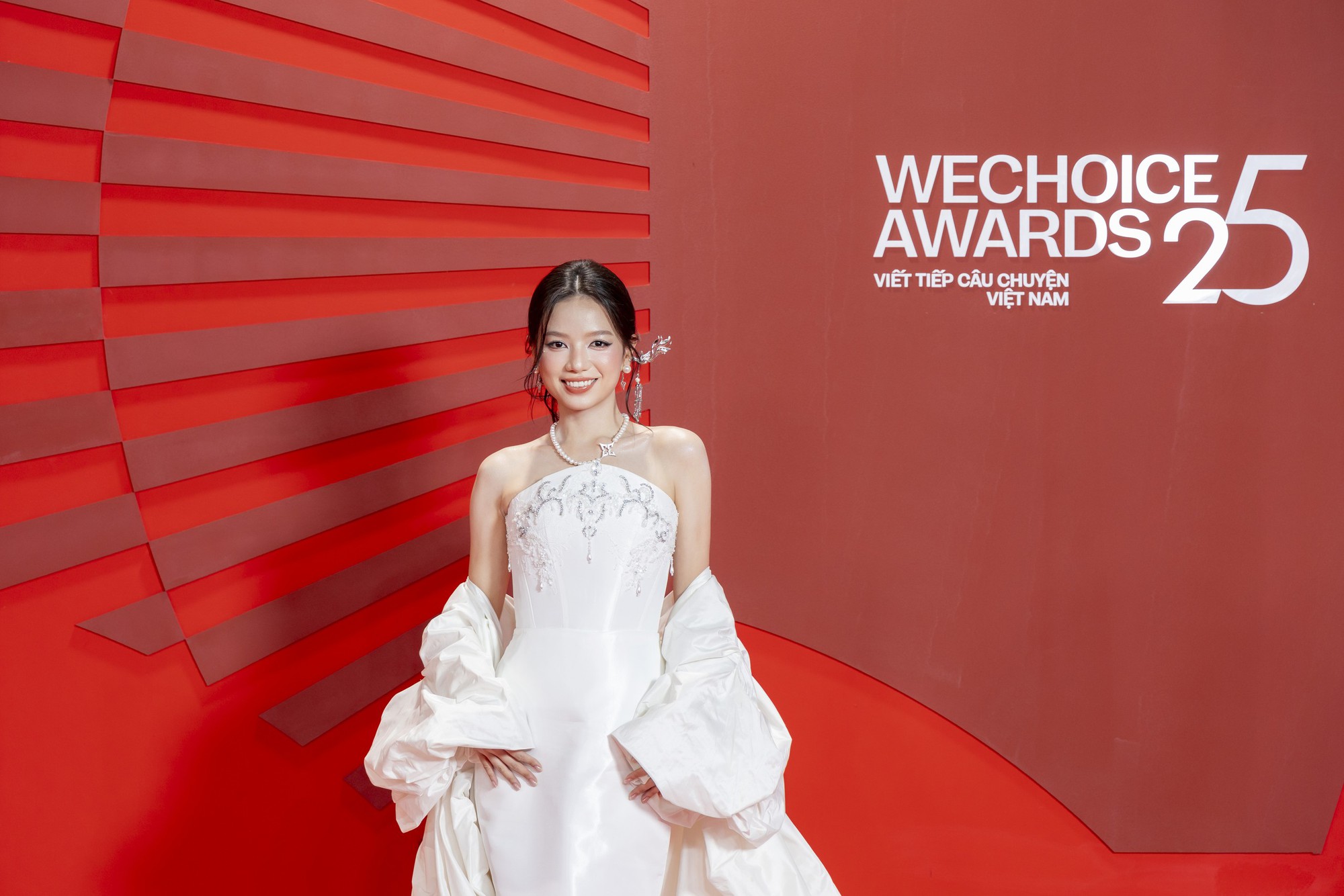 Mỹ nhân duy nhất xứng đáng là "thần tiên tỷ tỷ" ở WeChoice Awards 2025, mọi đường nét đều chuẩn tuyệt tác trời ban - Ảnh 8.