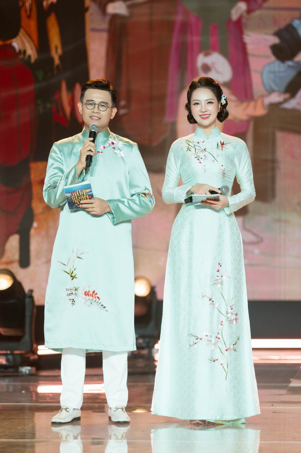 Á hậu Thụy Vân diện áo dài NTK Ngọc Lan xuất hiện trên sóng quốc gia dịp Tết- Ảnh 3.