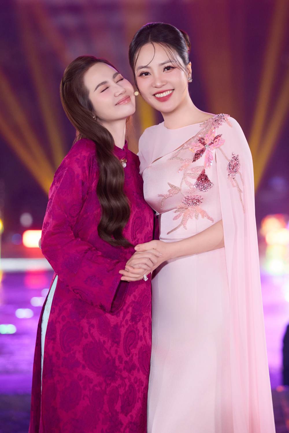 Á hậu Thụy Vân diện áo dài NTK Ngọc Lan xuất hiện trên sóng quốc gia dịp Tết- Ảnh 8.