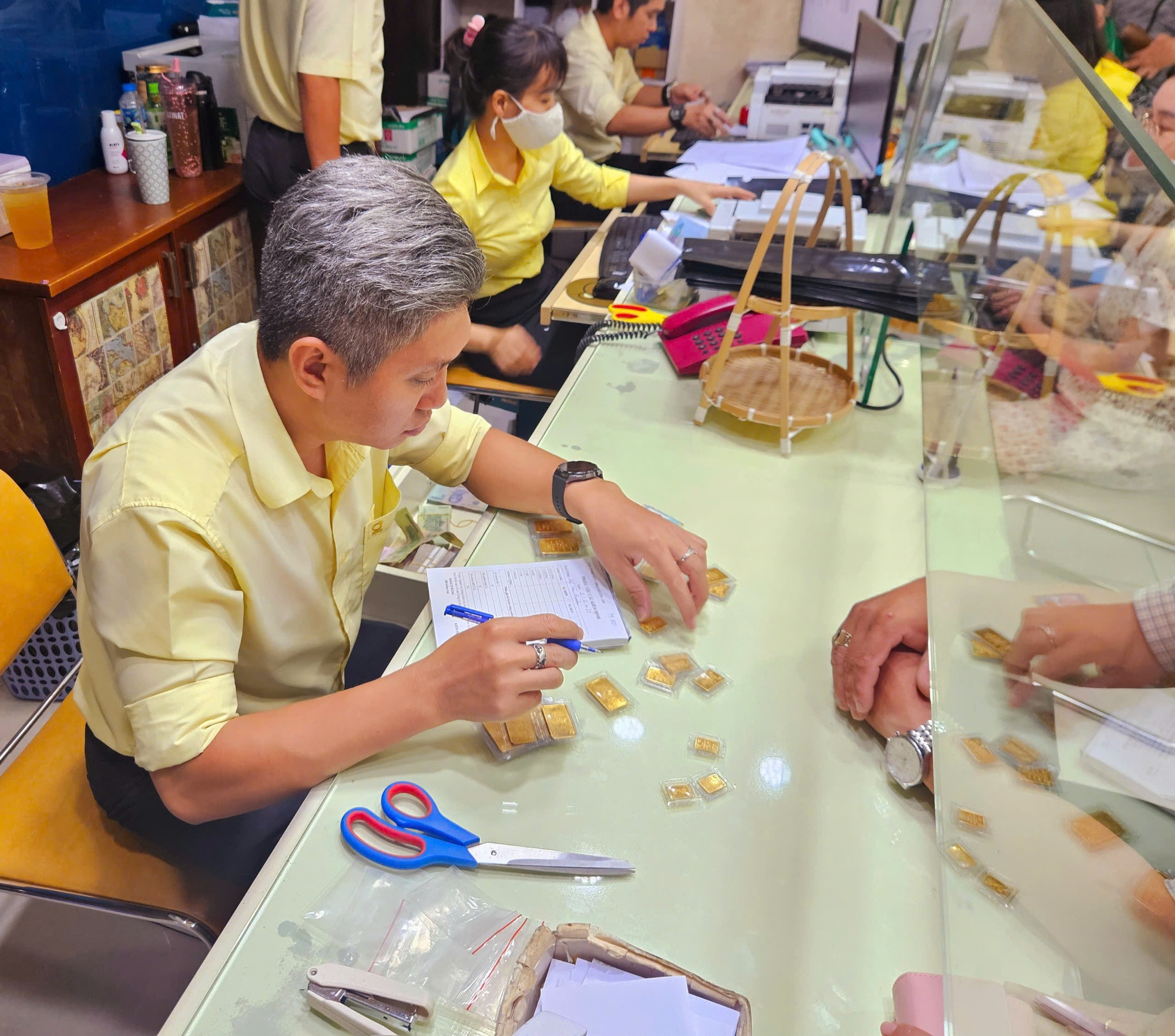 Liệu có kịp vận hành sàn giao dịch vàng trước 10-2 như yêu cầu của Thủ tướng?- Ảnh 2.