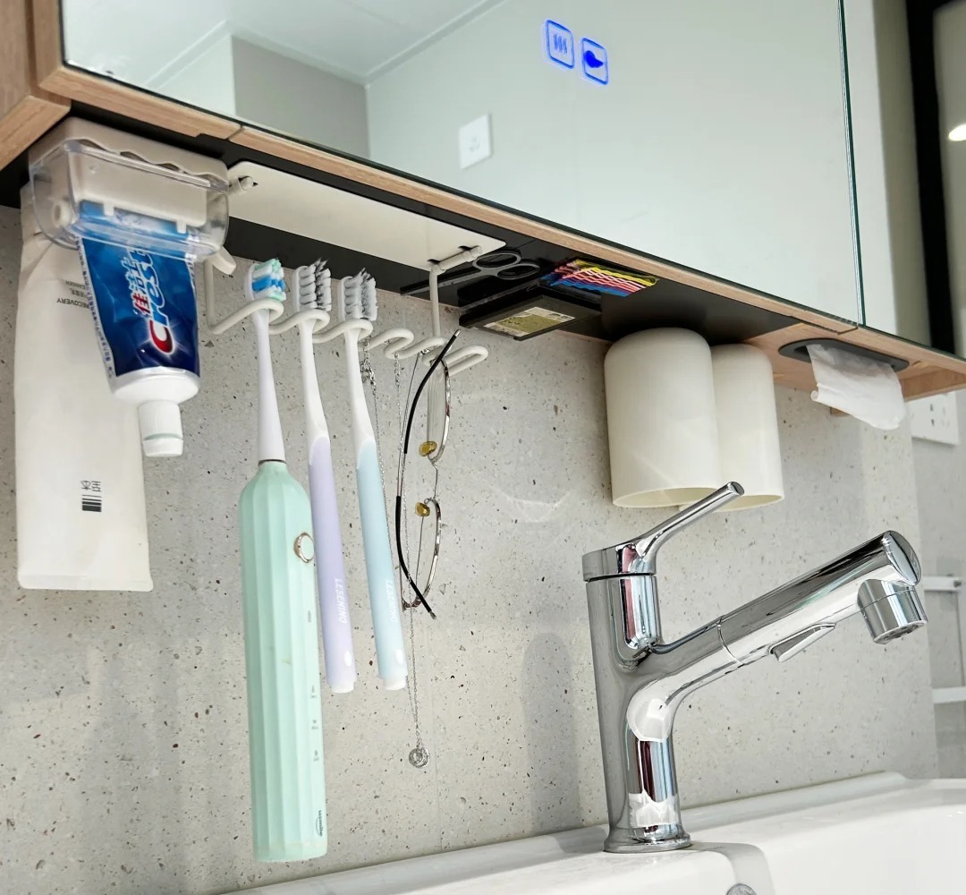 Treo lên thay vì để xuống: 12 cách sắp xếp “không tốn tiền” của giới trẻ giúp nhà gọn hẳn, việc nhà giảm một nửa- Ảnh 4.