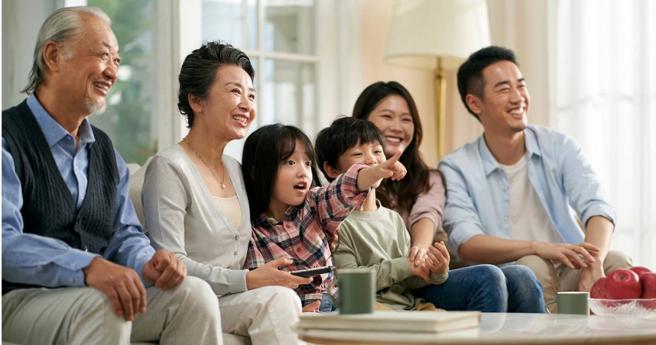 Bất ngờ nhận ra bố mẹ mình đã già đi rất nhiều: Các bác sĩ cảnh báo về 4 thay đổi cần chú ý, trong đó có việc tủ lạnh trống rỗng- Ảnh 2.