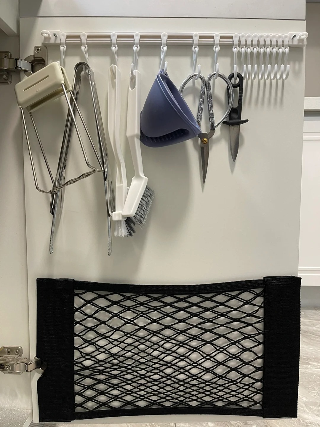 Treo lên thay vì để xuống: 12 cách sắp xếp “không tốn tiền” của giới trẻ giúp nhà gọn hẳn, việc nhà giảm một nửa- Ảnh 6.