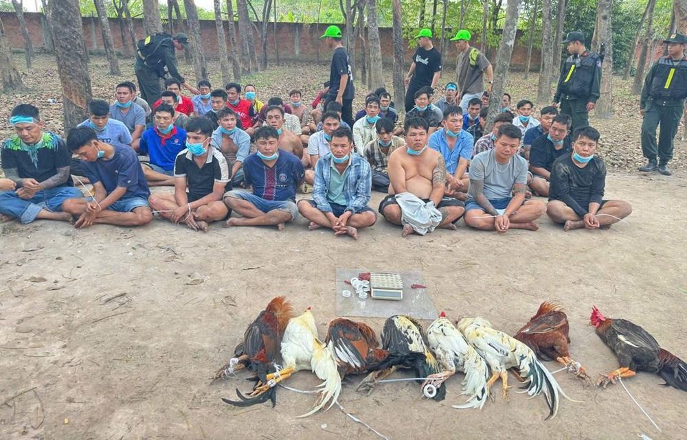 Hàng trăm cảnh sát đột kích 2 tụ điểm, bắt ông trùm Nguyễn Văn Tuấn và 82 người- Ảnh 1.