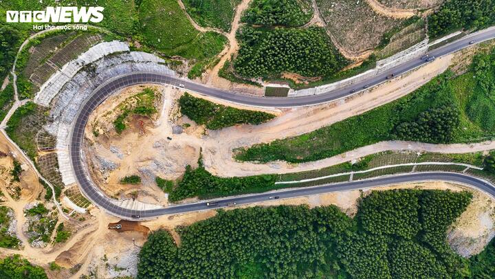 Cao tốc Quy Nhơn – Pleiku: 'Giải phóng mặt bằng đến đâu, thi công đến đó'- Ảnh 1.