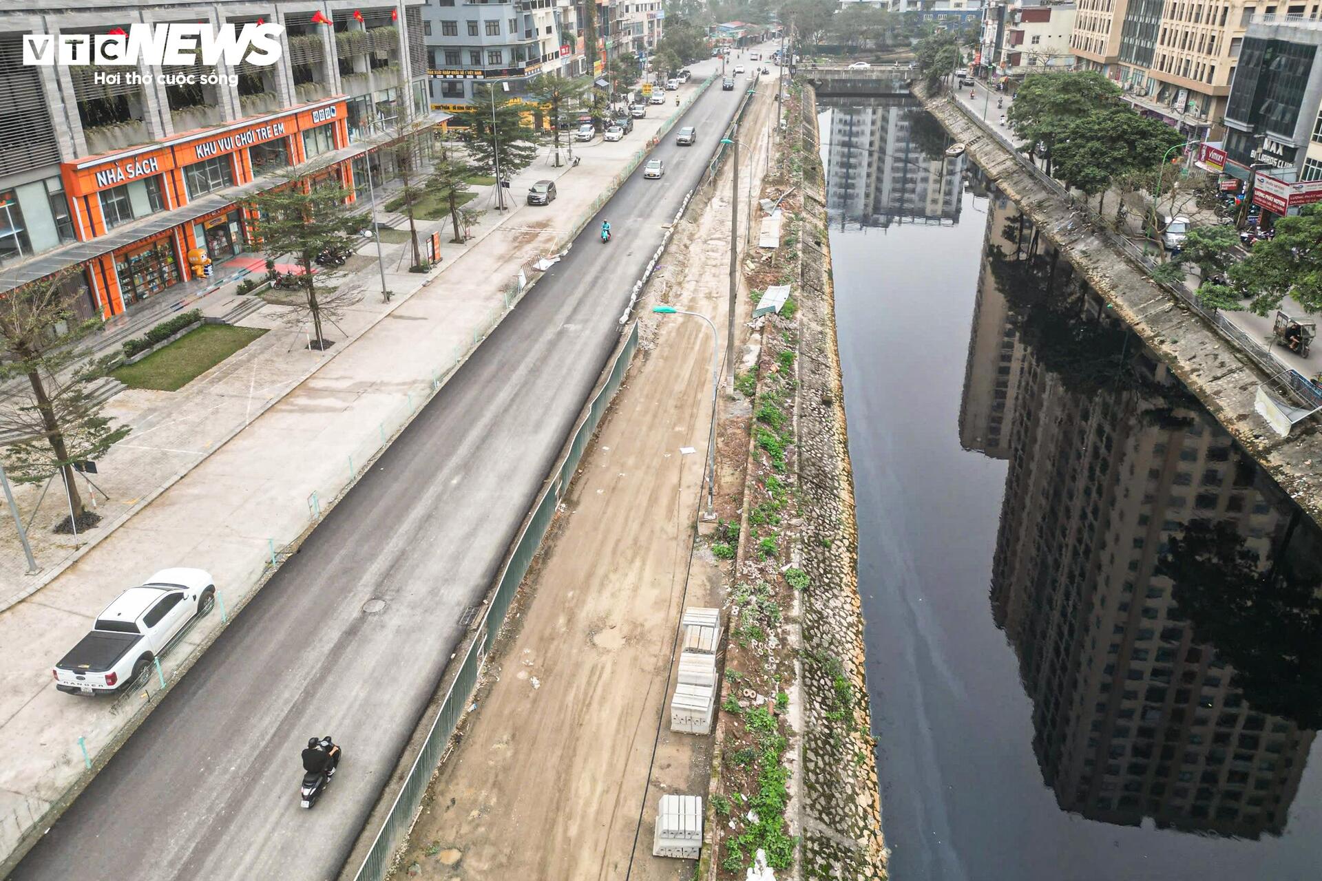 Diện mạo mới của đoạn đường từng chi chít ‘ổ voi, ổ gà’ ở Hà Nội- Ảnh 9.