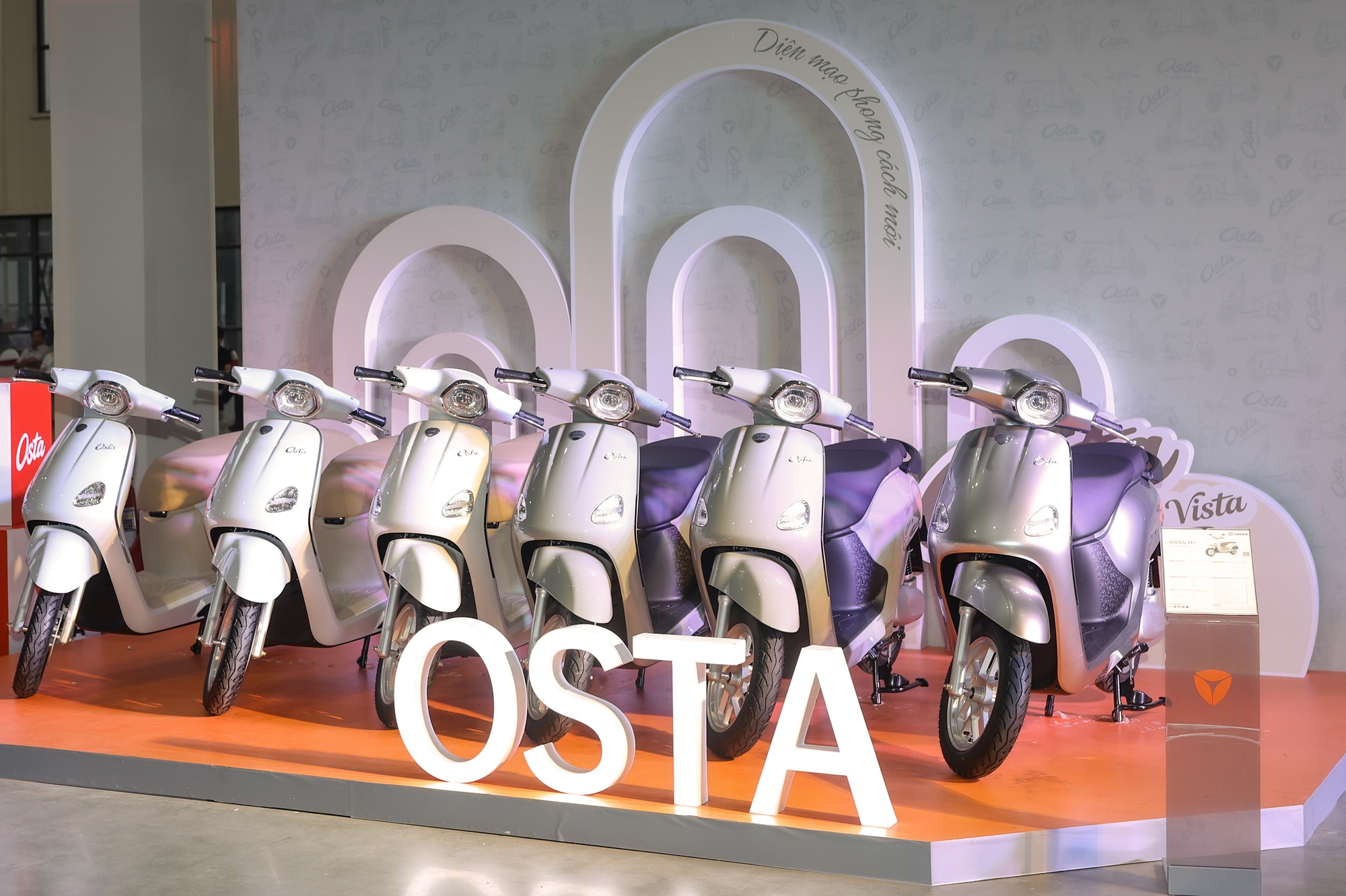 Mẫu xe máy điện Trung Quốc có khả năng di chuyển 180 km sau một lần sạc chính thức ra mắt - Ảnh 1.