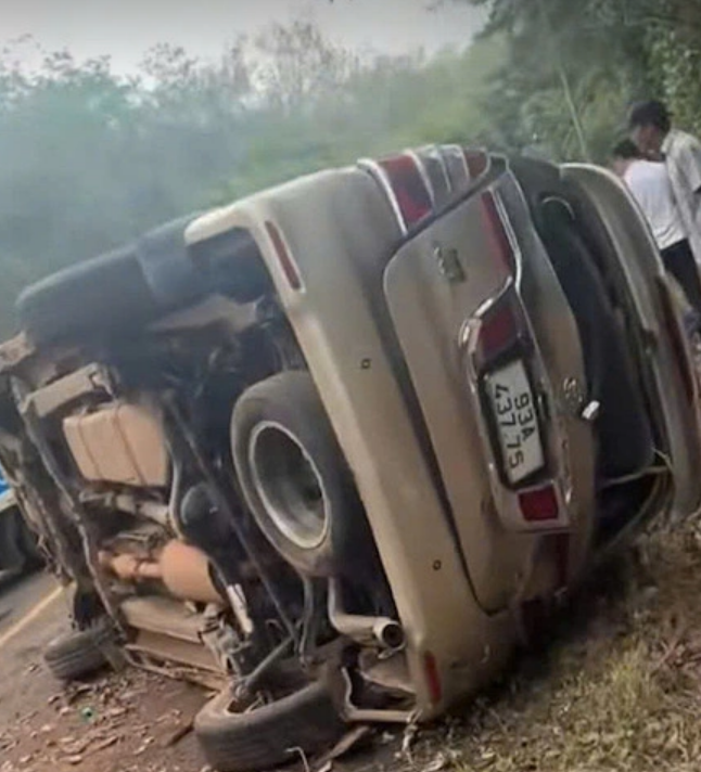 Xót xa hiện trường vụ lật xe ở Đồng Nai: Cháu gái 10 tuổi tử vong cùng bà nội sau cú ôm cua định mệnh- Ảnh 1.