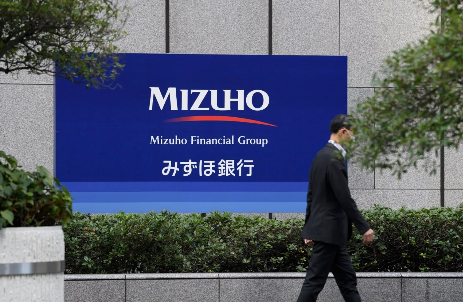 Một ngân hàng lớn vừa tuyên bố thay thế 5.000 vị trí văn phòng bằng AI- Ảnh 1.