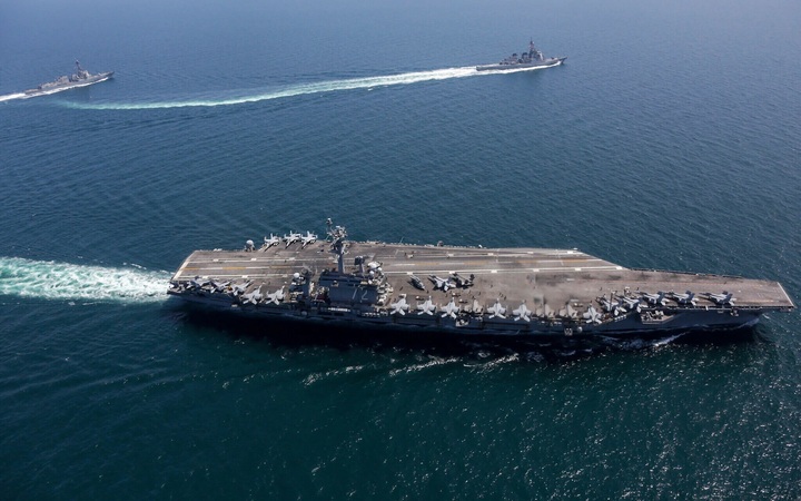 Iran phóng 4 tên lửa đạn đạo tấn công tàu sân bay Mỹ USS Abraham Lincoln- Ảnh 1.