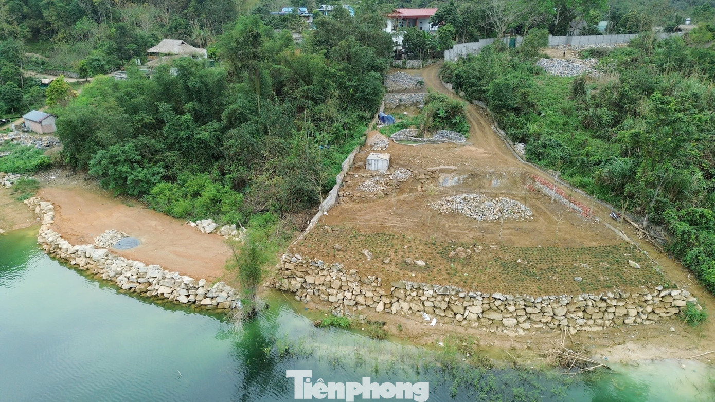 Chủ tịch tỉnh Phú Thọ chỉ đạo kiểm tra, làm rõ vụ bạt núi, lấn hồ Hòa Bình- Ảnh 2.