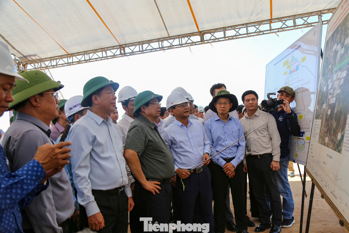 Thủ tướng kiểm tra dự án đường băng sân bay Phù Cát- Ảnh 2.