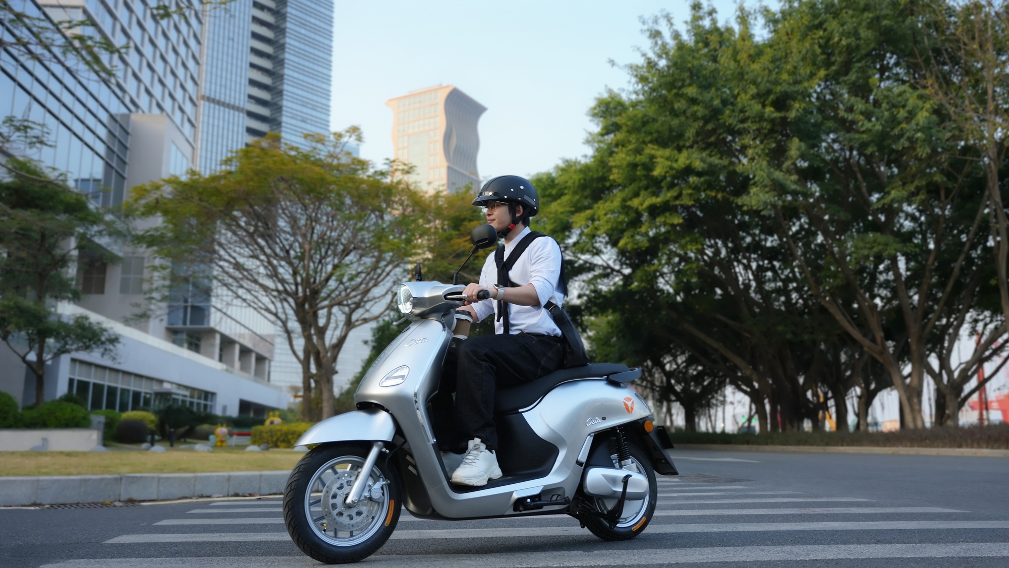 Mẫu xe máy điện Trung Quốc có khả năng di chuyển 180 km sau một lần sạc chính thức ra mắt - Ảnh 3.