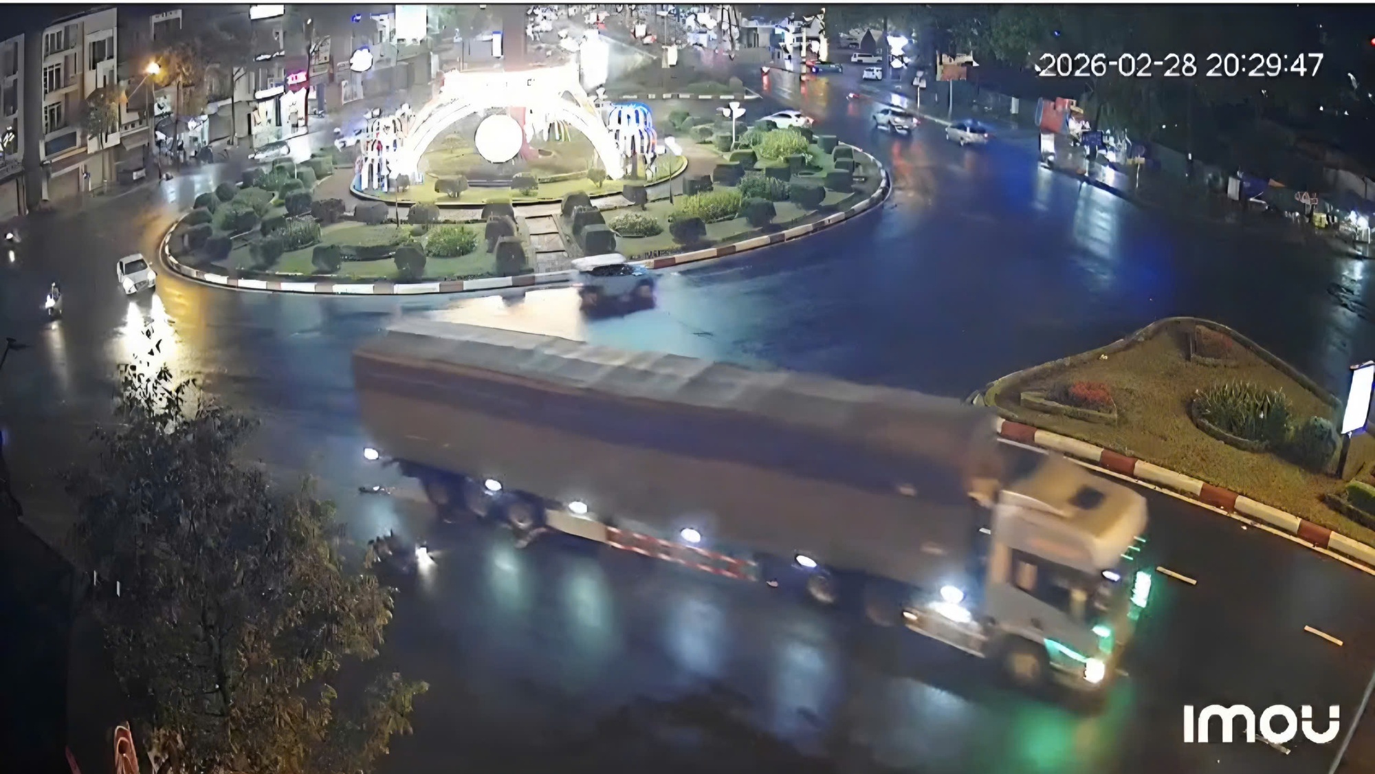 Xe container gây tai nạn nghiêm trọng tại Đắk Lắk , hai người phụ nữ thương vong - Ảnh 1.