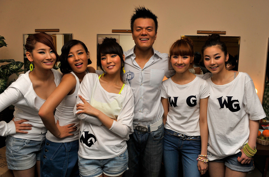 Tổng tài cả nước biết mặt bỏ chức CEO, quyết làm ca sĩ giật hết spotlight showbiz- Ảnh 3.