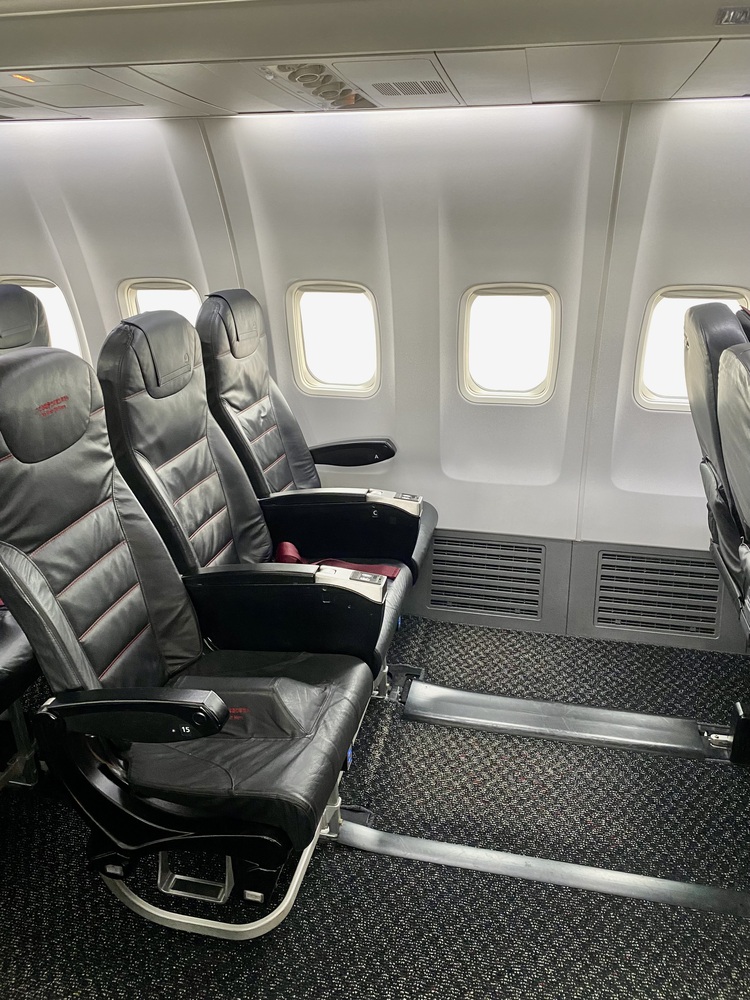 Người trong ngành tiết lộ bí ẩn chiếc ghế hàng 15 trên máy bay, vì sao không bao giờ có ai dám ngồi?- Ảnh 5.