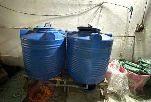 Thi hành lệnh bắt tạm giam chủ xưởng dấm Vũ Văn Dũng sinh năm 1984- Ảnh 4.