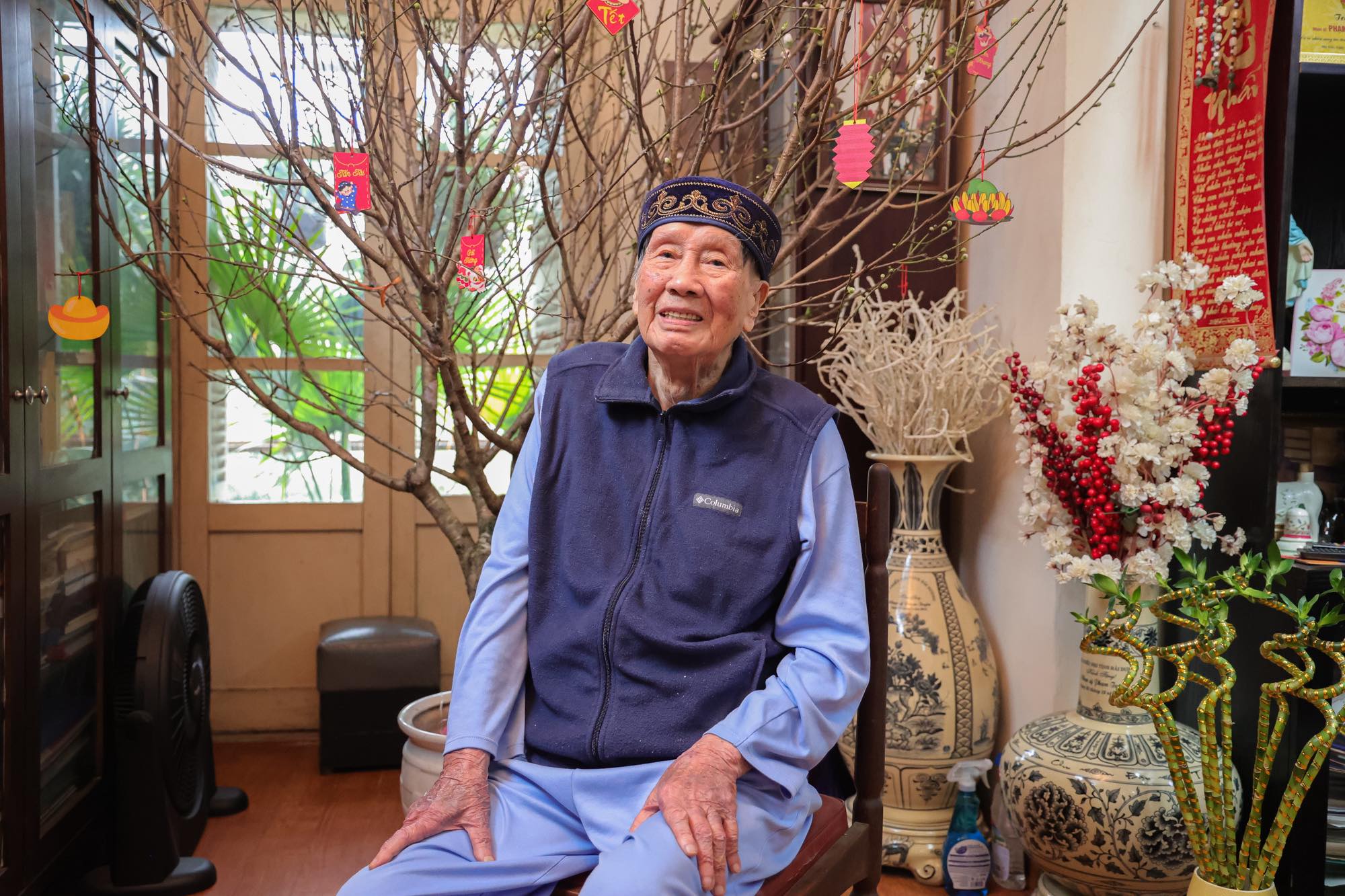 Cây đại thụ âm nhạc Việt Nam tuổi U100: 1 bên phổi khô cứng, thở oxy hàng ngày nhưng lại xuất hiện tóc đen- Ảnh 2.