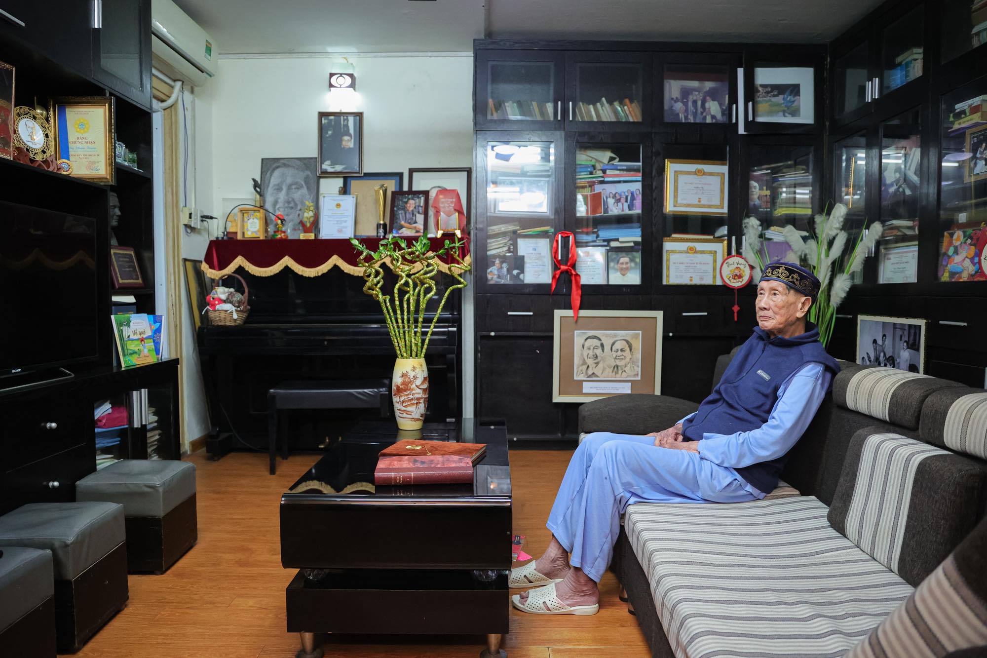 Cây đại thụ âm nhạc Việt Nam tuổi U100: 1 bên phổi khô cứng, thở oxy hàng ngày nhưng lại xuất hiện tóc đen- Ảnh 3.