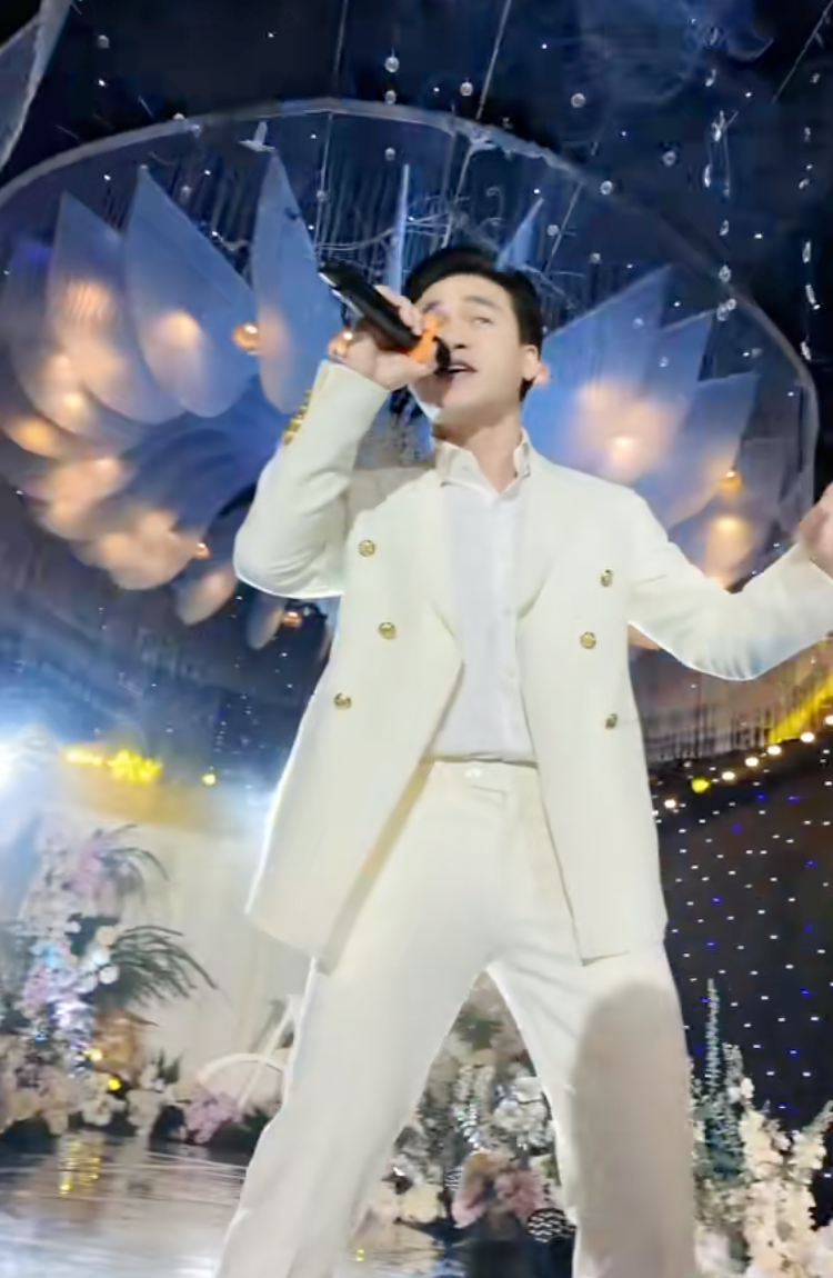 Đám cưới gây chú ý tại Hải Hậu: Rạp cưới rộng 1.000m2, dàn xe moto tiền tỷ rước dâu- Ảnh 11.