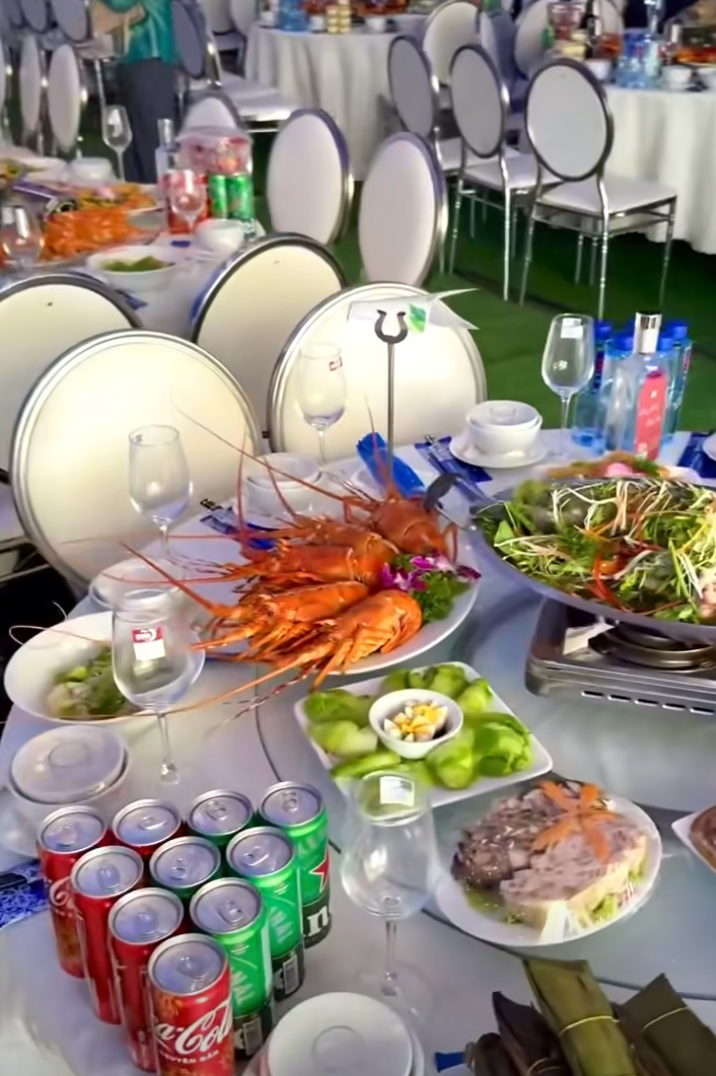 Đám cưới gây chú ý tại Hải Hậu: Rạp cưới rộng 1.000m2, dàn xe moto tiền tỷ rước dâu- Ảnh 17.