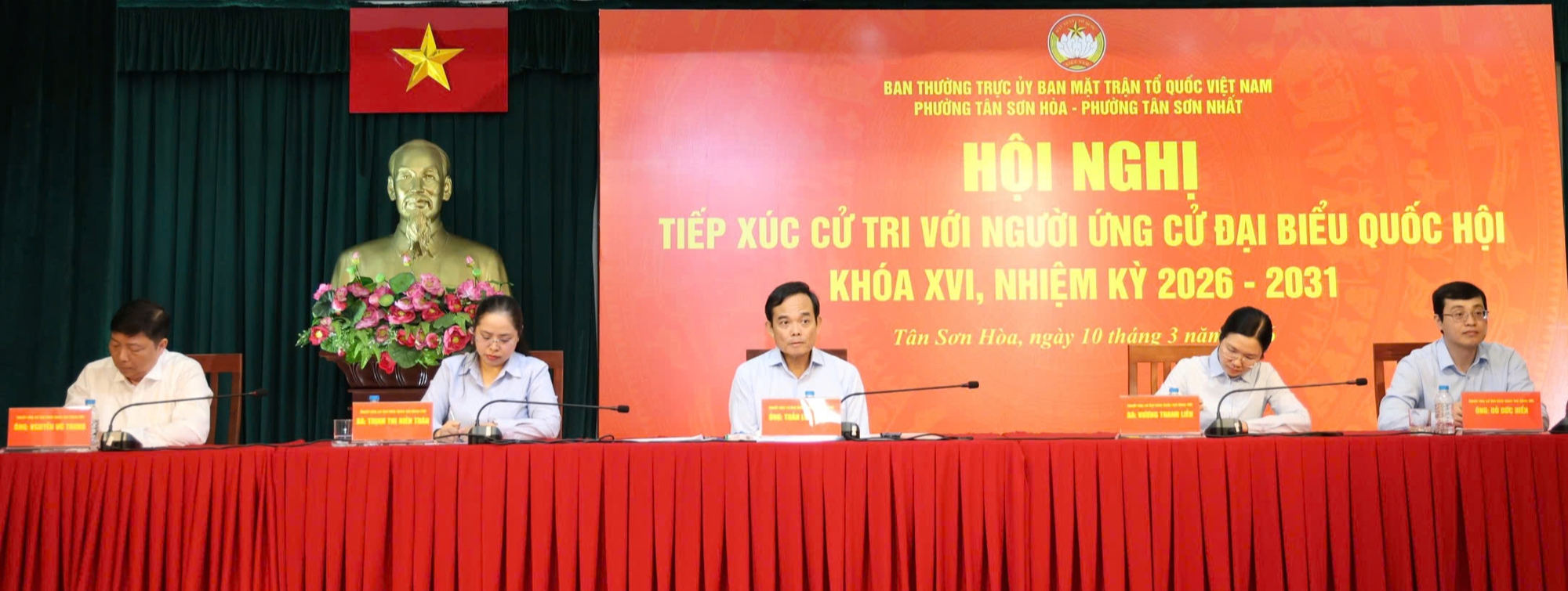 Bí thư Thành ủy TPHCM: Giao thông kết nối sân bay Tân Sơn Nhất "rối rắm thật"  - Ảnh 1.