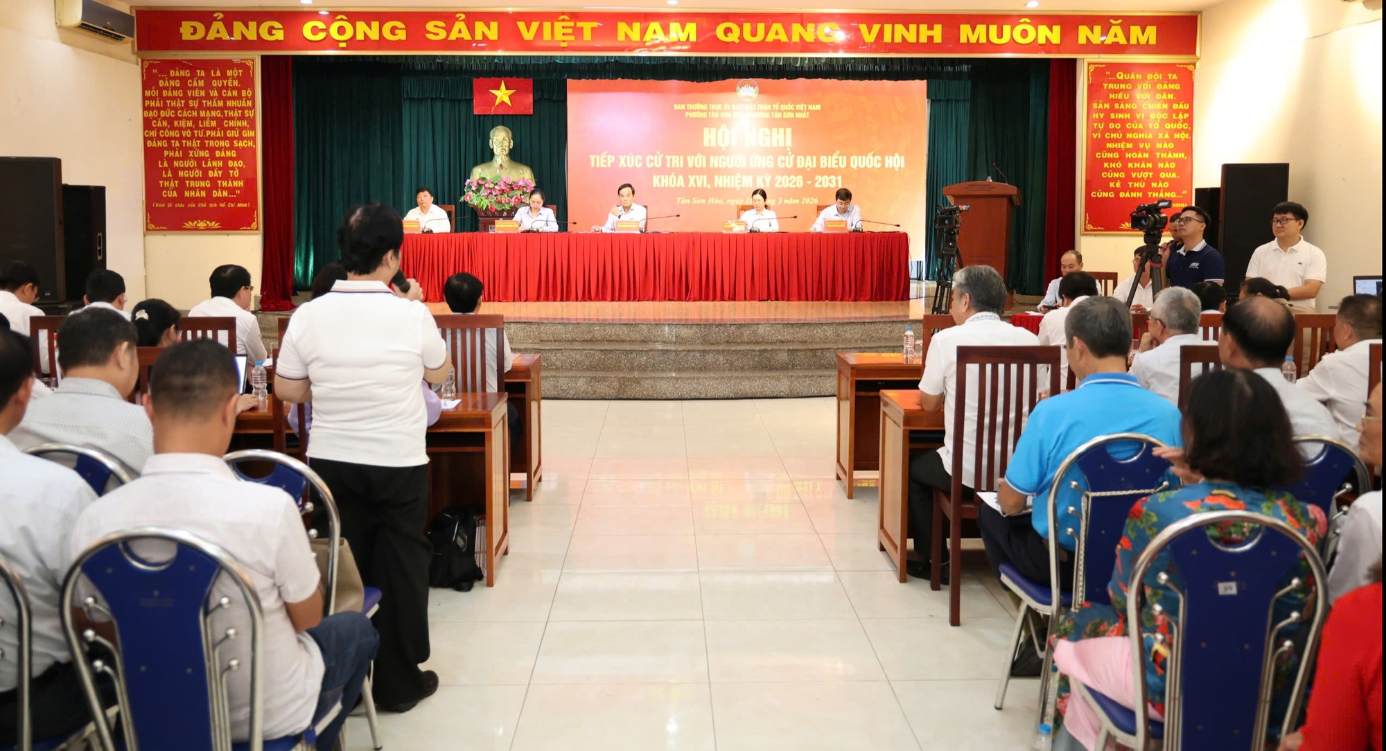 Bí thư Thành ủy TPHCM: Giao thông kết nối sân bay Tân Sơn Nhất "rối rắm thật"  - Ảnh 5.