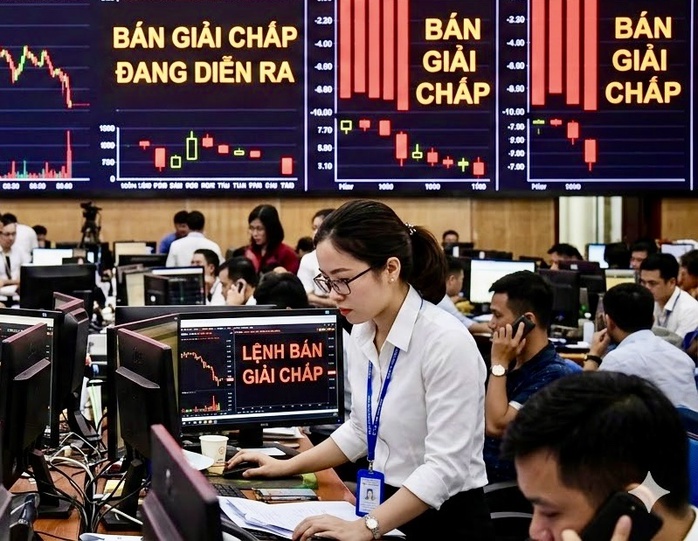 Lãnh đạo nhiều doanh nghiệp bị bán giải chấp cổ phiếu- Ảnh 1.