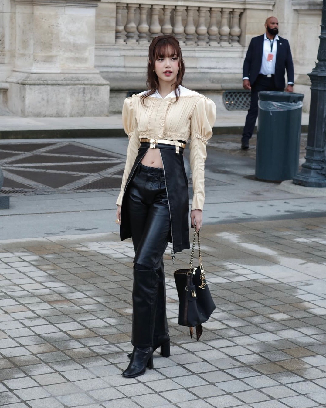 Lisa quá an toàn với gương mặt búp bê, Lưu Diệc Phi sến không tưởng, dàn sao hot tề tựu tại show Louis Vuitton- Ảnh 1.