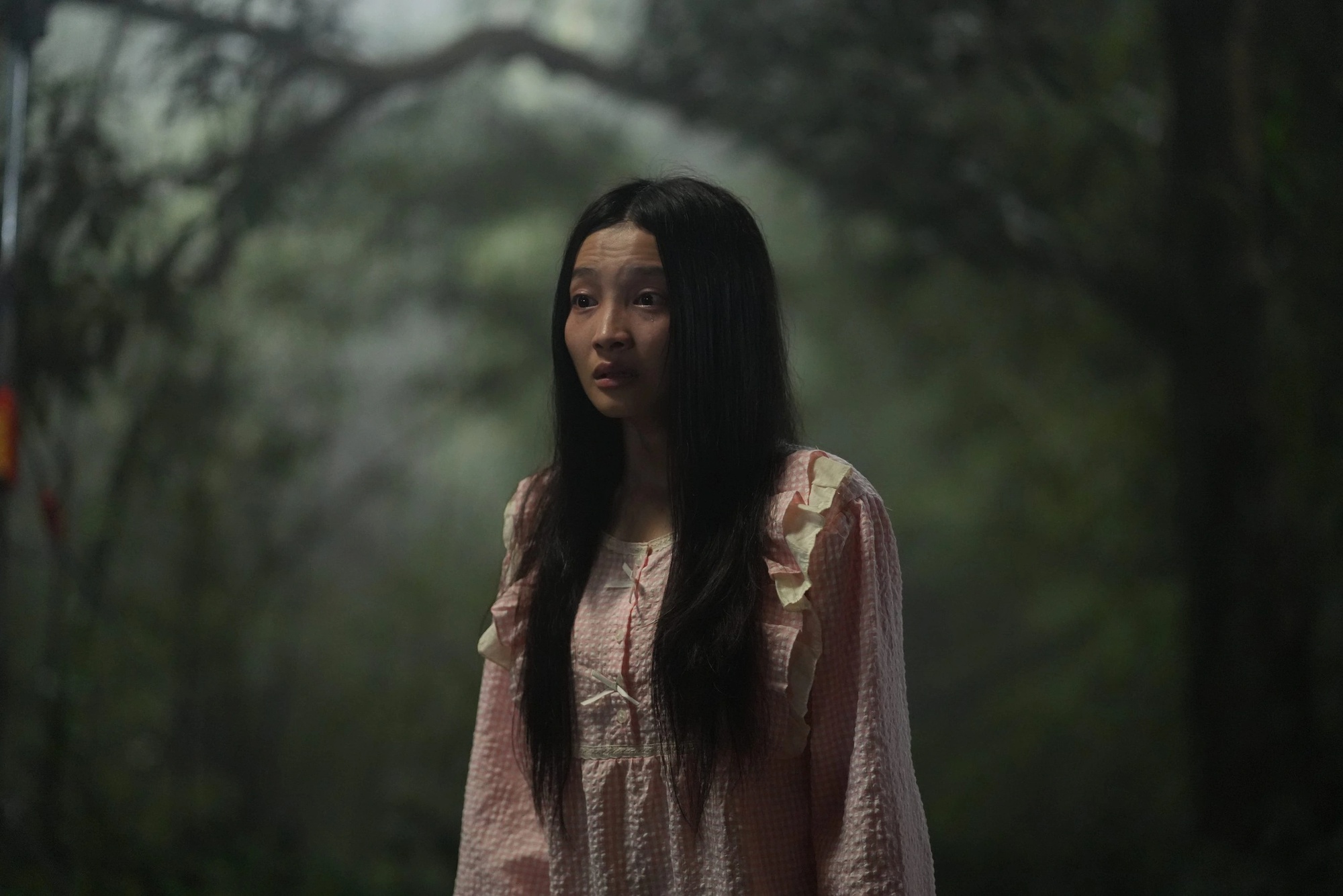 Hành động khó hiểu của Doãn Quốc Đam trong rạp chiếu phim khiến MXH xôn xao- Ảnh 6.