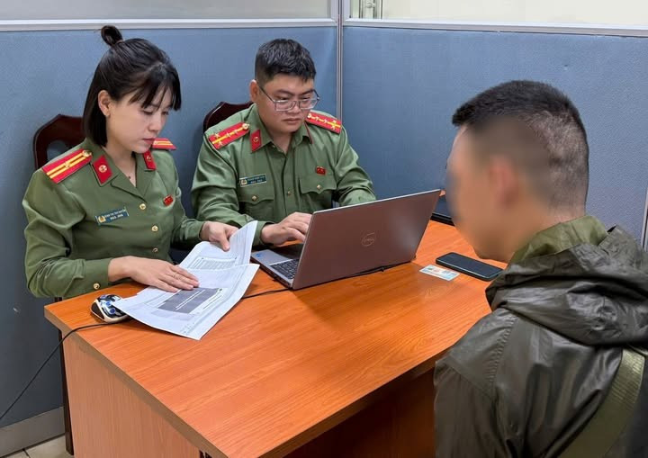 Xử phạt chủ tài khoản Facebook xúc phạm lãnh đạo thành phố Hà Nội- Ảnh 1.