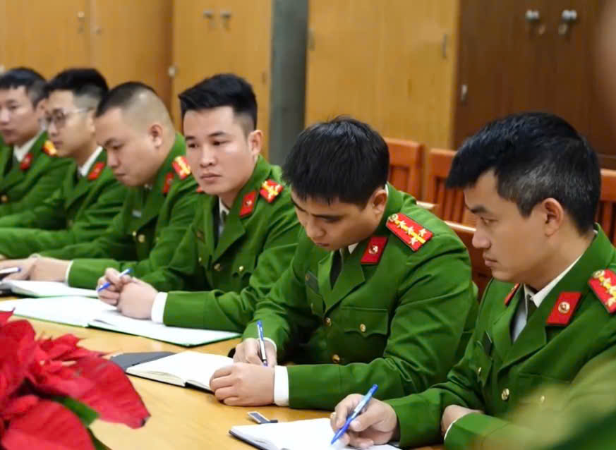 Chiến sĩ trinh sát trẻ trong cuộc truy vết 5.300 tỷ của “đế chế” Mr Pips: "Chúng tôi đi qua từ cơn mưa này đến cơn mưa khác"- Ảnh 7.