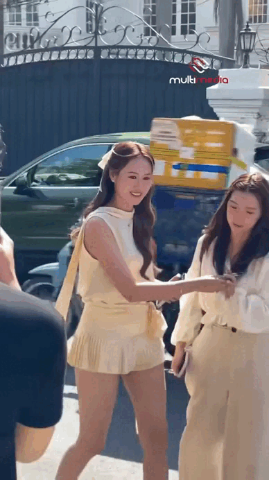 Mỹ nữ lái Porsche viral TikTok: 1 giây lướt qua cũng khiến người khác ngoái nhìn, nhận mưa lời khen vì mặc đẹp- Ảnh 4.