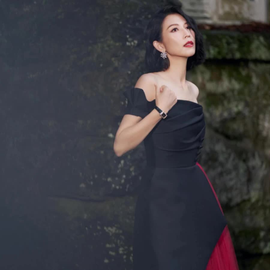 "Hoàng hậu" trong Chân Hoàn truyện 15 năm không già đi: Ở tuổi 53 vẫn trẻ đáng kinh ngạc, hóa ra chăm làm 3 việc để giữ vóc dáng- Ảnh 1.