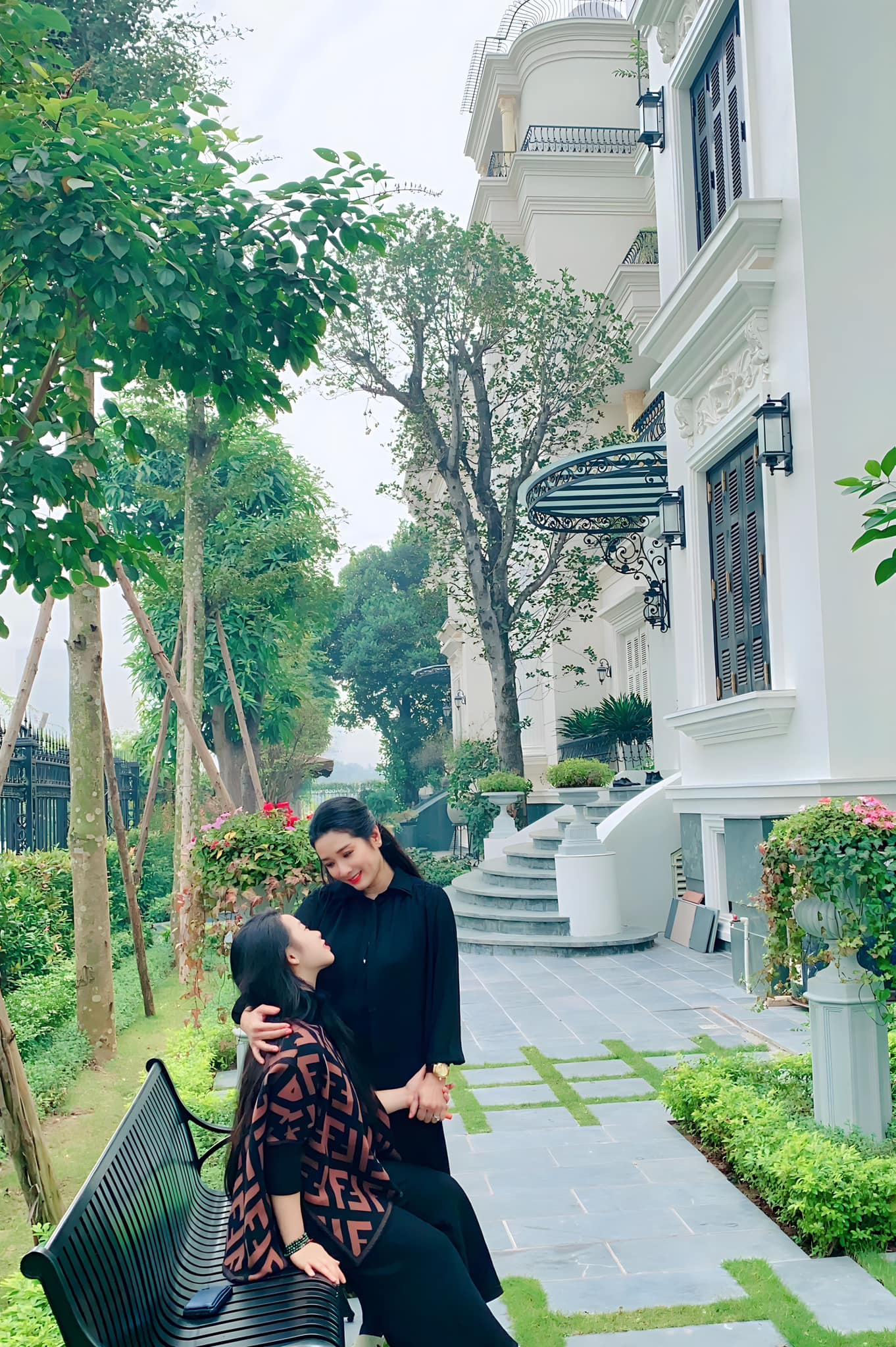 Mẹ đơn thân là nữ NSƯT đình đám 1 thời: U60 giàu có, đẹp căng tràn, nhiều người si mê tặng vàng- Ảnh 5.