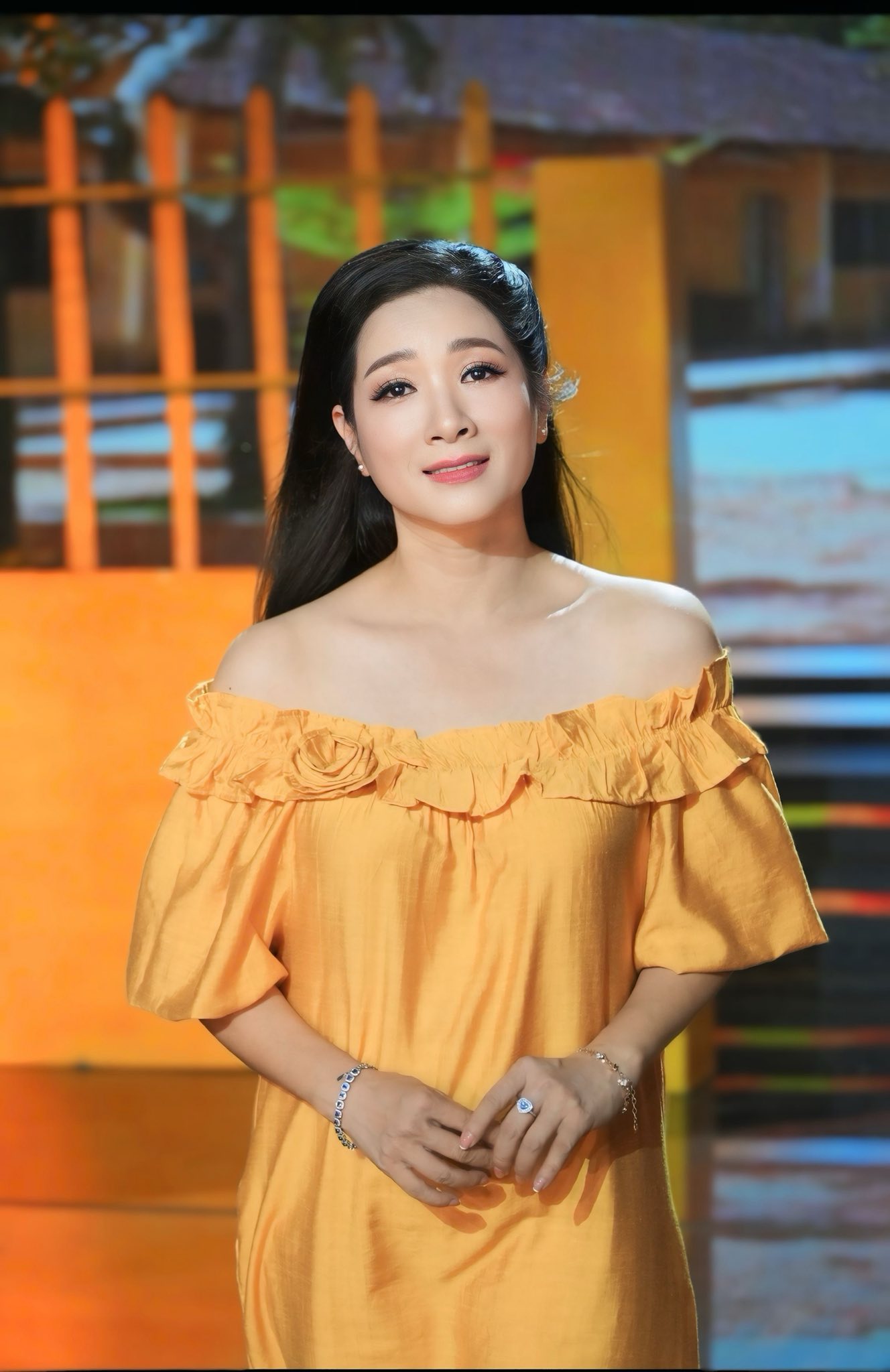 Mẹ đơn thân là nữ NSƯT đình đám 1 thời: U60 giàu có, đẹp căng tràn, nhiều người si mê tặng vàng- Ảnh 8.