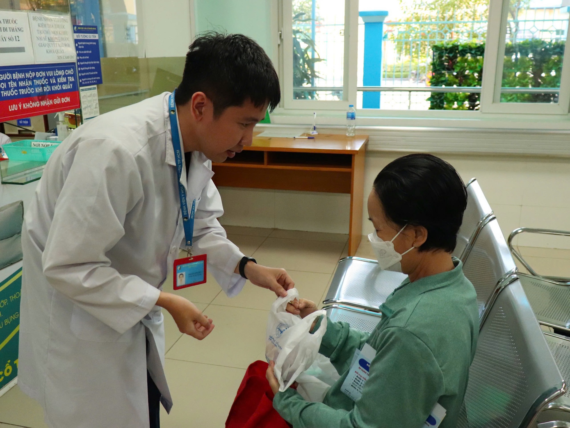 Thông tin mới nhất về BHYT năm 2026 và quyền lợi người tham gia - Ảnh 1.