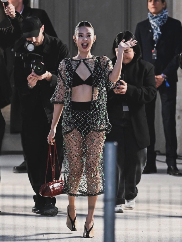 Jennie tuổi 30 toát ra hào quang của một nữ hoàng, Lisa hay Rosé cũng không làm lại- Ảnh 2.