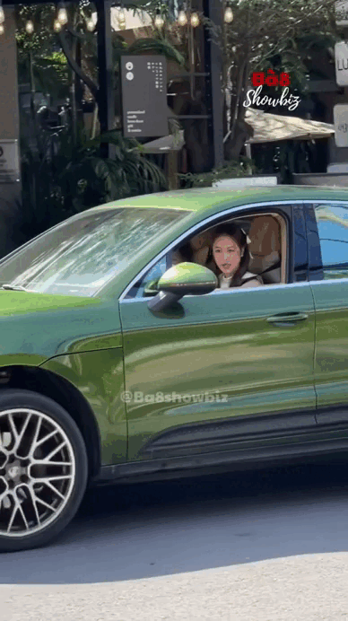 Mỹ nữ lái Porsche viral TikTok: 1 giây lướt qua cũng khiến người khác ngoái nhìn, nhận mưa lời khen vì mặc đẹp- Ảnh 1.