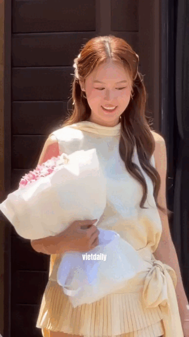 Mỹ nữ lái Porsche viral TikTok: 1 giây lướt qua cũng khiến người khác ngoái nhìn, nhận mưa lời khen vì mặc đẹp- Ảnh 3.