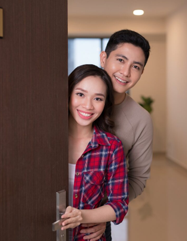 Cưới nhau 10 năm, vợ chồng tôi xây nhà 3 tầng hoành tráng, nhưng vào đến phòng khách thì ai cũng phải giật mình - Ảnh 1.